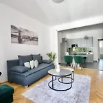 Premium Apartment By Hi5- Green Spot